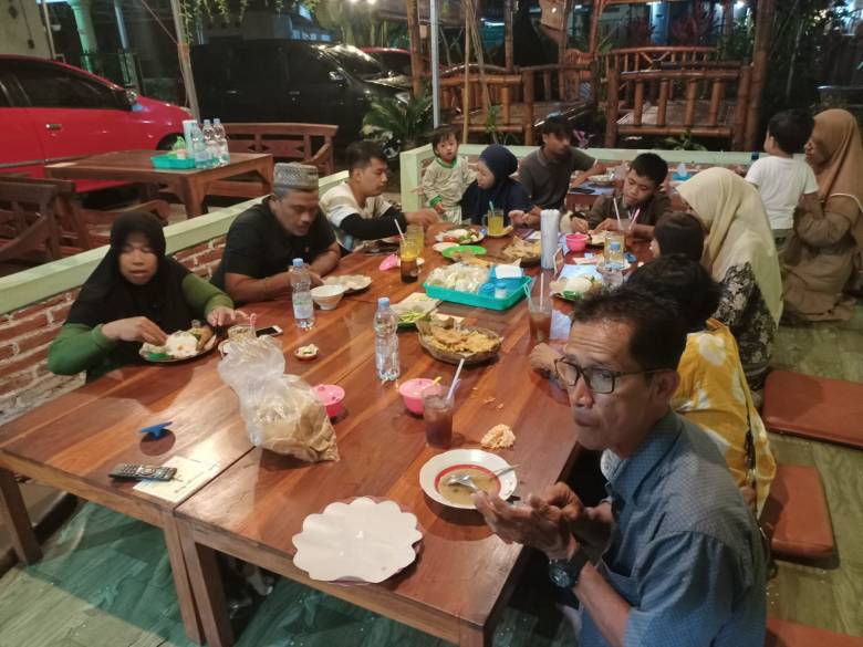 Buka Bersama Keluarga di Warung Kung Dawukan Bulan Klaten